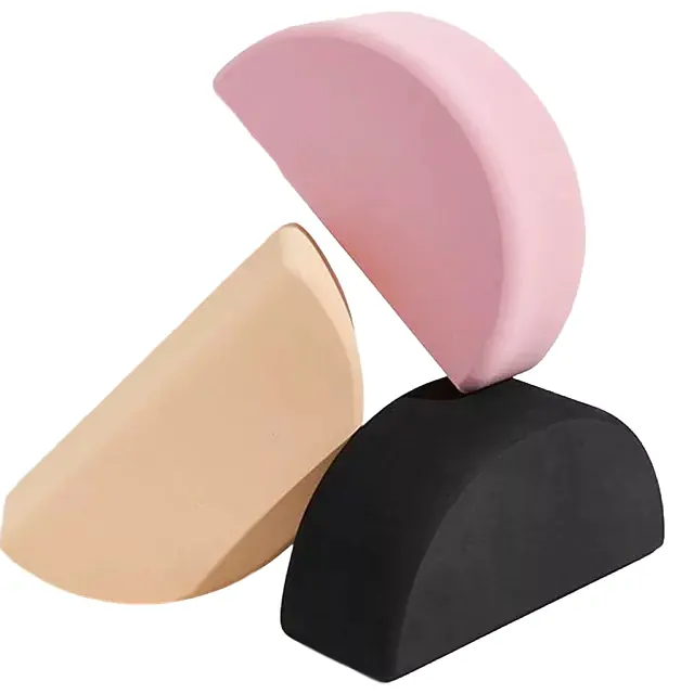 হাফ-মুন আকৃতির যোগ ব্লক